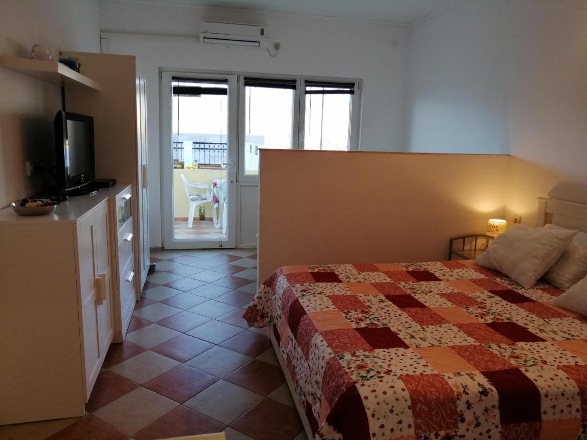 Grguric Apartment Pag Town